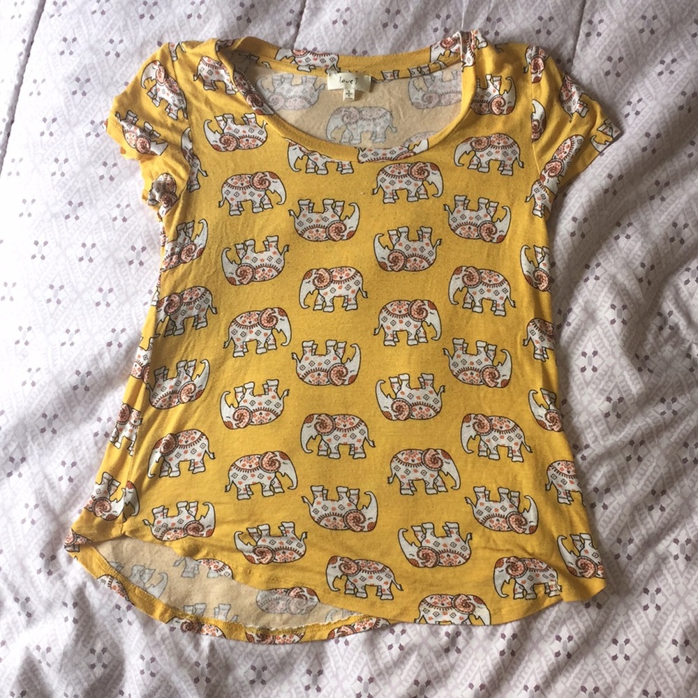 Small, great quality, yellow shirt.